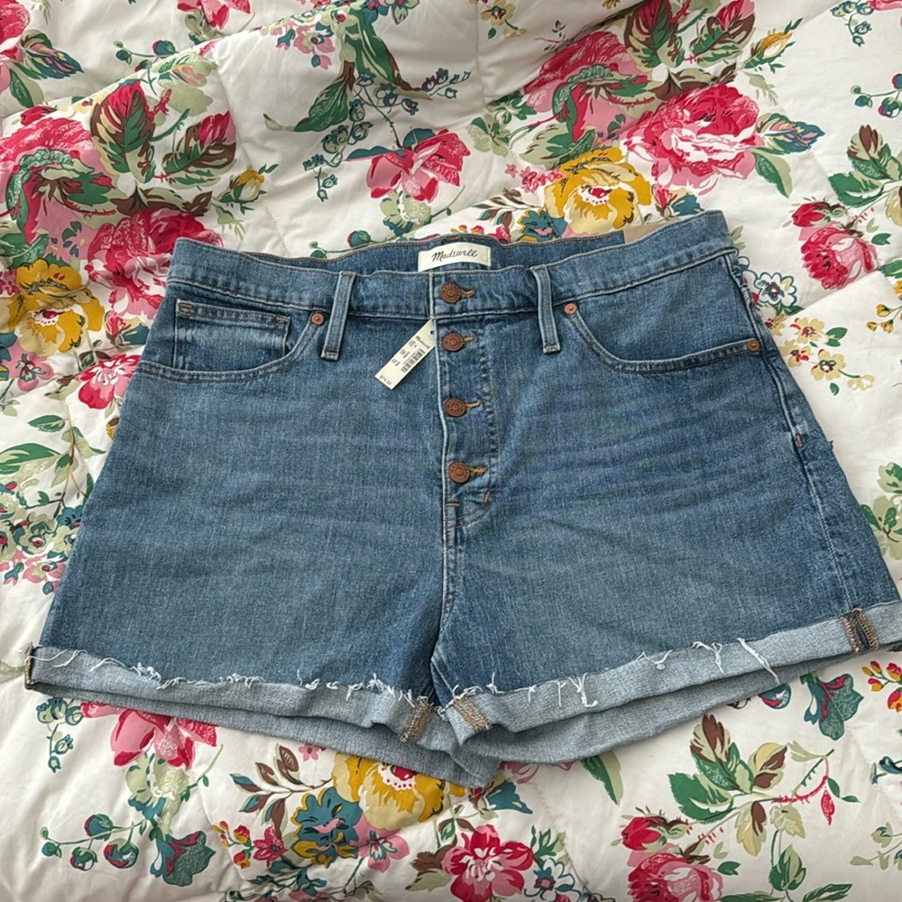 Maxwell W 32, High-Rise Denim Shorts